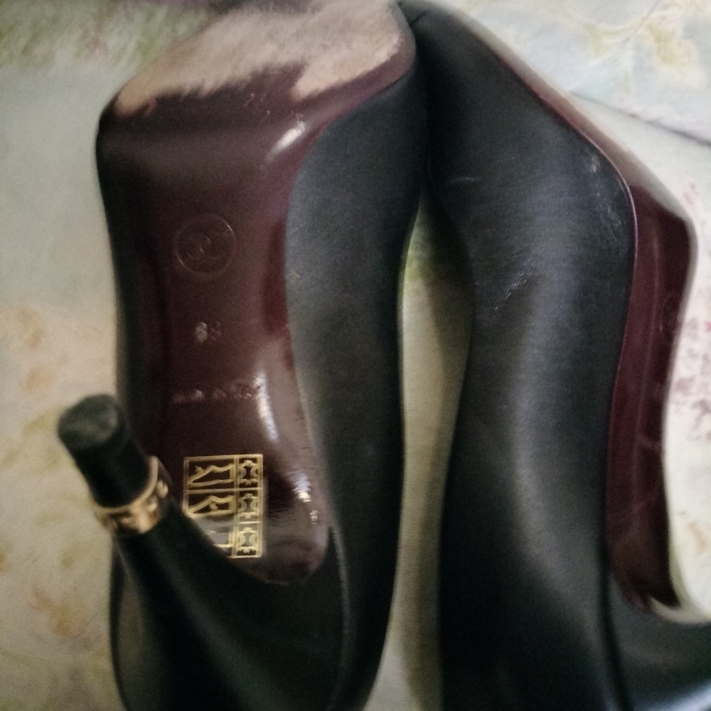 Chanel Authentic 👠 Heels - Picture 7 of 9